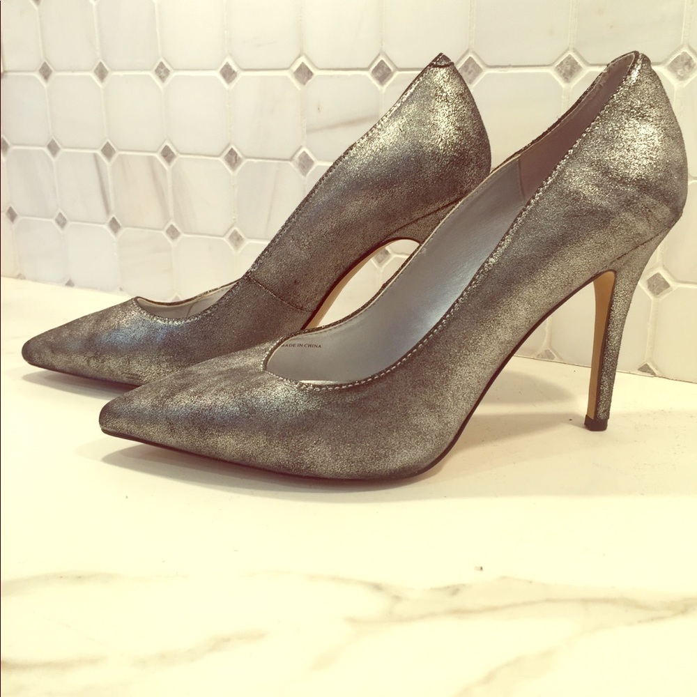 White House Black Market Olivia Pumps